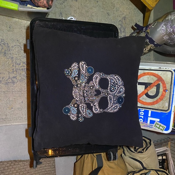 Swarovski Crystal Pearl Large Skull Statement Pillow - Picture 3 of 8